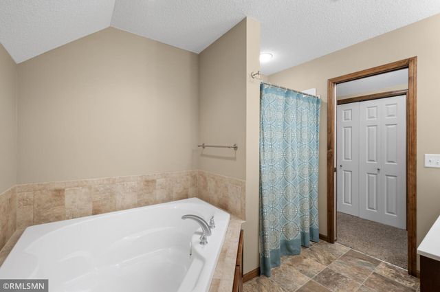 5261 Fenson Court N, Hugo, MN 55038