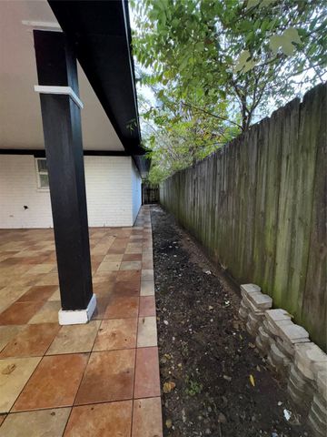 2134 Rainy River Drive, Houston, TX 77088