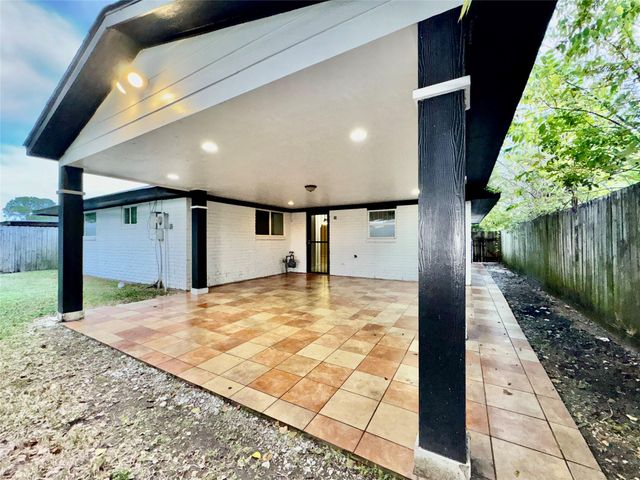 2134 Rainy River Drive, Houston, TX 77088