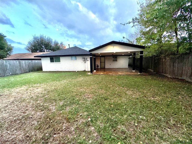 2134 Rainy River Drive, Houston, TX 77088