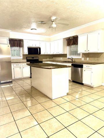 2134 Rainy River Drive, Houston, TX 77088