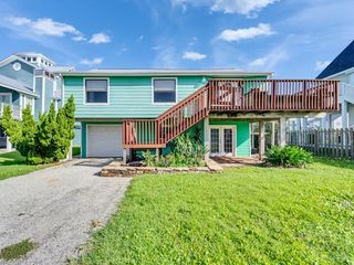 16542 John Silver Road, Jamaica Beach, TX 77554