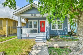 5220 Avenue P 1/2, Galveston, TX 77551