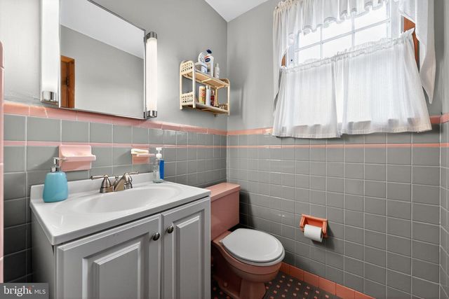 300 W HOLLY AVE, Oaklyn, NJ 08107