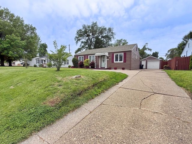 971 41st Street, Moline, IL 61265