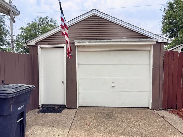 971 41st Street, Moline, IL 61265