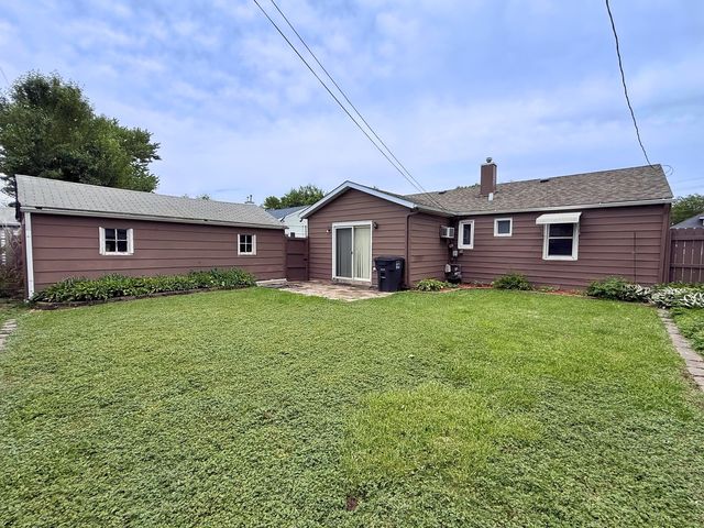 971 41st Street, Moline, IL 61265