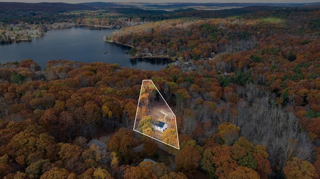 87 Vinton Road, Holland, MA 01521