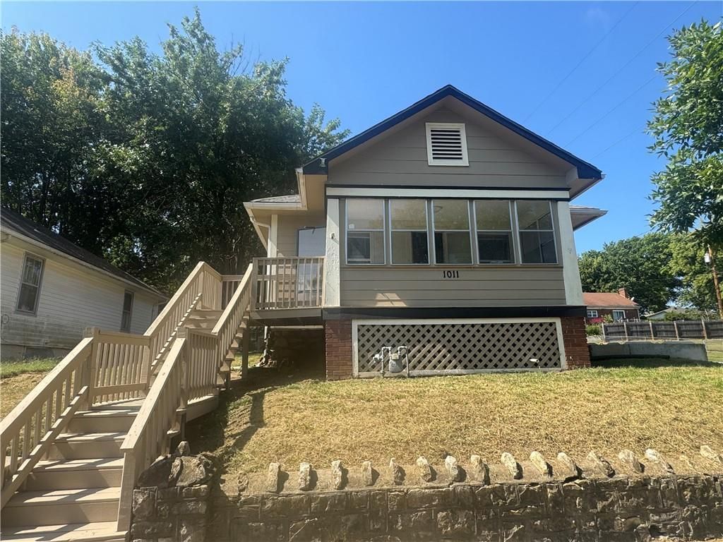 1011 N Broadway Street, Leavenworth, KS 66048