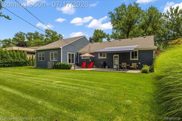 18244 Beverly Road, Beverly Hills Village, MI 48025