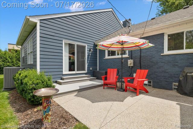 18244 Beverly Road, Beverly Hills Village, MI 48025