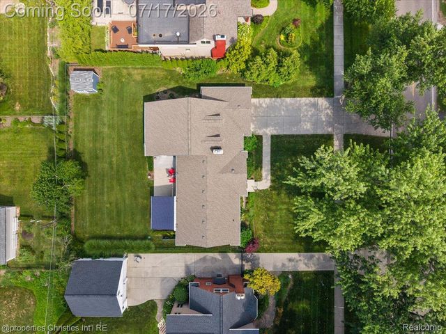 18244 Beverly Road, Beverly Hills Village, MI 48025