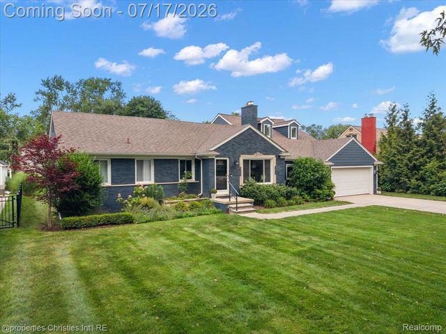 18244 Beverly Road, Beverly Hills Village, MI 48025