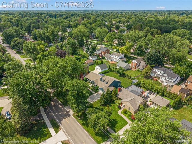 18244 Beverly Road, Beverly Hills Village, MI 48025