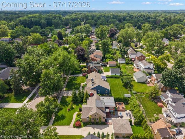 18244 Beverly Road, Beverly Hills Village, MI 48025