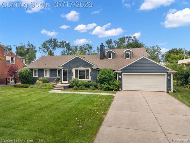 18244 Beverly Road, Beverly Hills Village, MI 48025