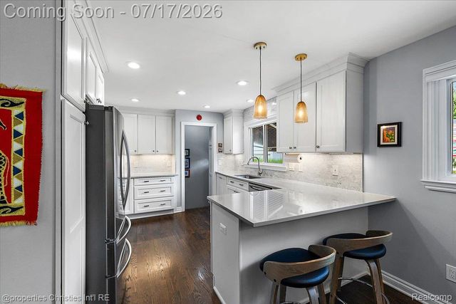 18244 Beverly Road, Beverly Hills Village, MI 48025