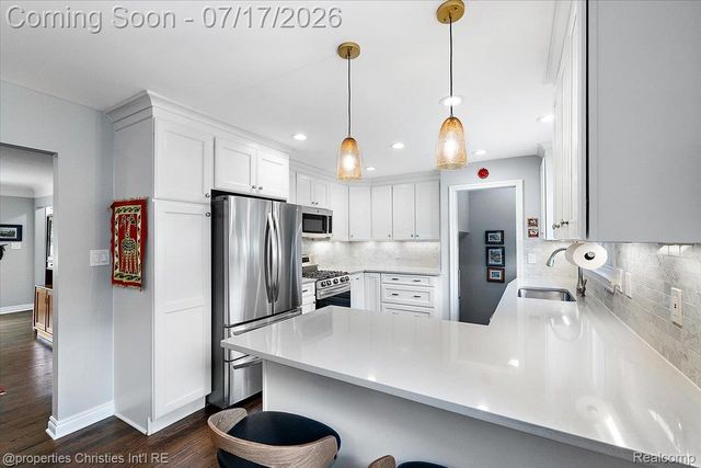 18244 Beverly Road, Beverly Hills Village, MI 48025