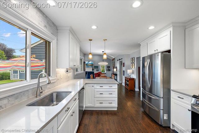 18244 Beverly Road, Beverly Hills Village, MI 48025