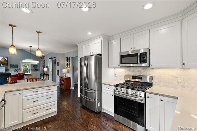 18244 Beverly Road, Beverly Hills Village, MI 48025