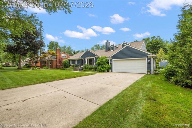 18244 Beverly Road, Beverly Hills Village, MI 48025