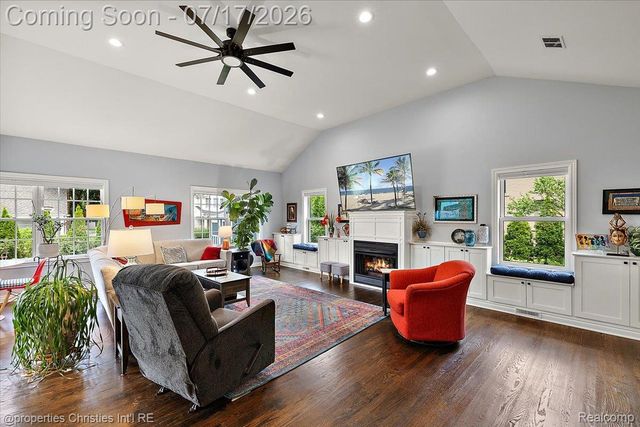 18244 Beverly Road, Beverly Hills Village, MI 48025