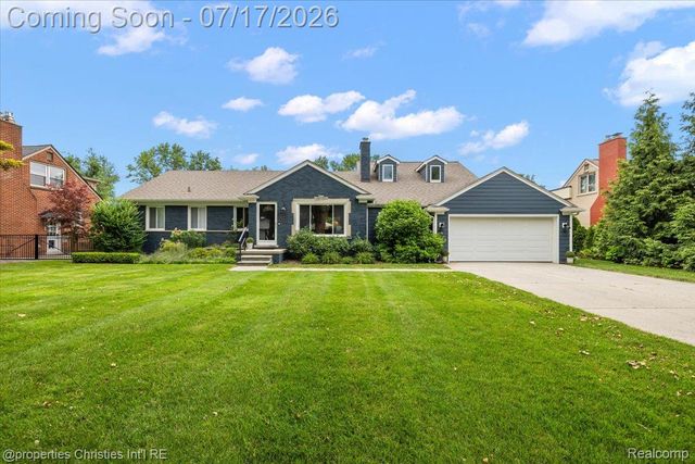 18244 Beverly Road, Beverly Hills Village, MI 48025