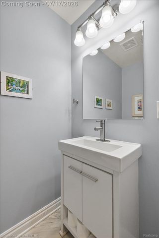 18244 Beverly Road, Beverly Hills Village, MI 48025