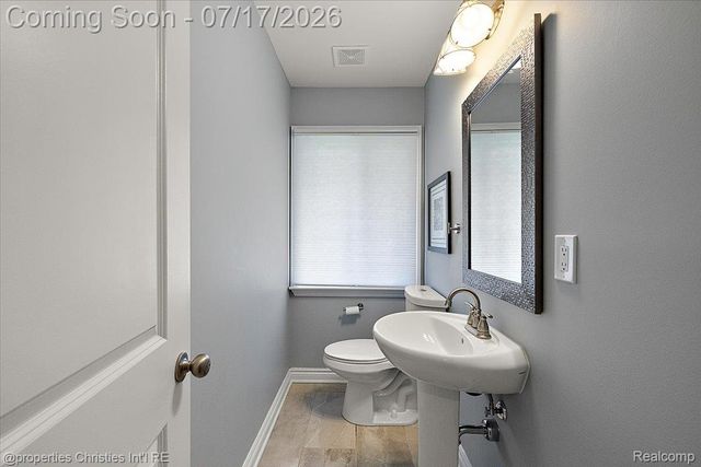 18244 Beverly Road, Beverly Hills Village, MI 48025