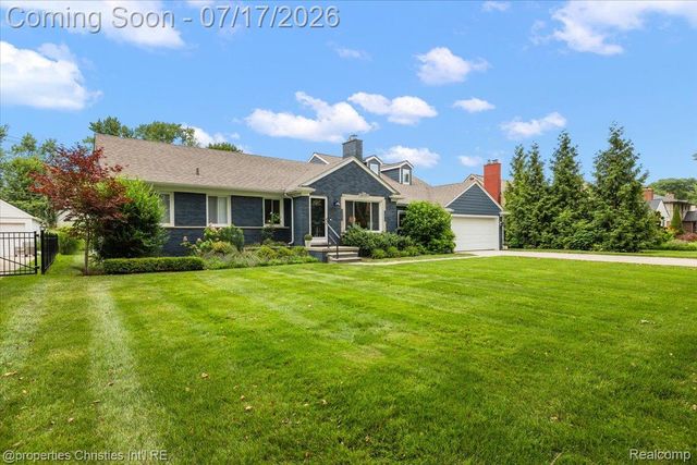 18244 Beverly Road, Beverly Hills Village, MI 48025