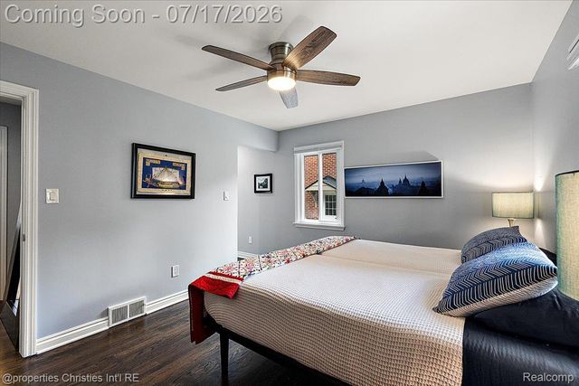 18244 Beverly Road, Beverly Hills Village, MI 48025