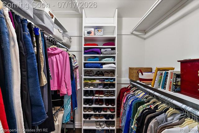 18244 Beverly Road, Beverly Hills Village, MI 48025