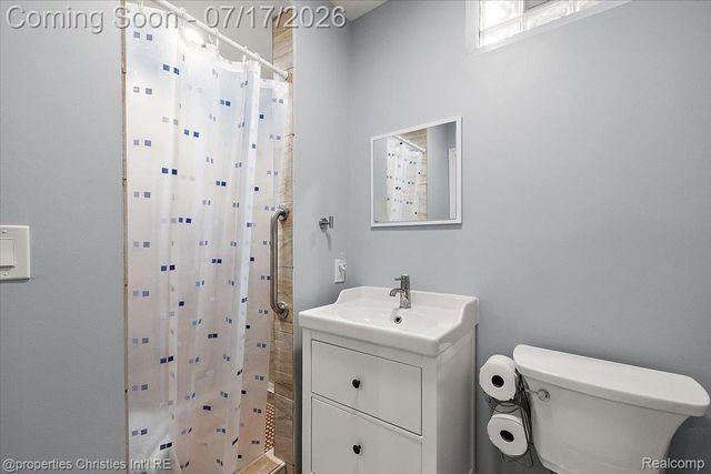 18244 Beverly Road, Beverly Hills Village, MI 48025