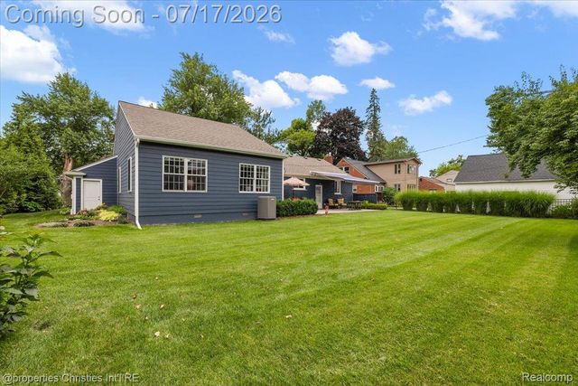18244 Beverly Road, Beverly Hills Village, MI 48025