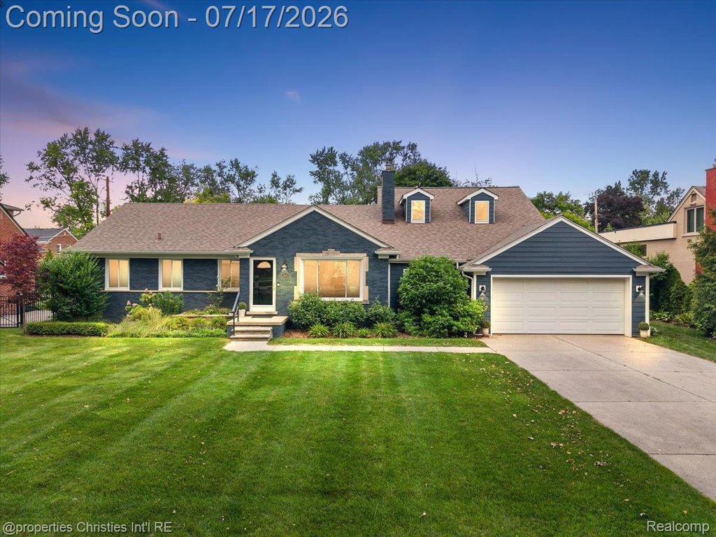 18244 Beverly Road, Beverly Hills Village, MI 48025