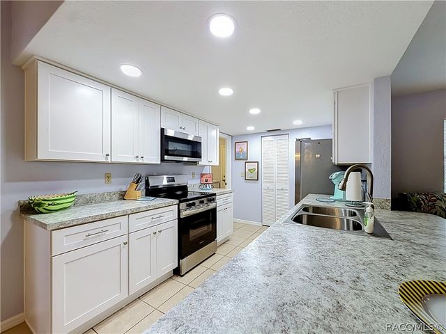 8422 W Bradshaw Street, Homosassa, FL 34448