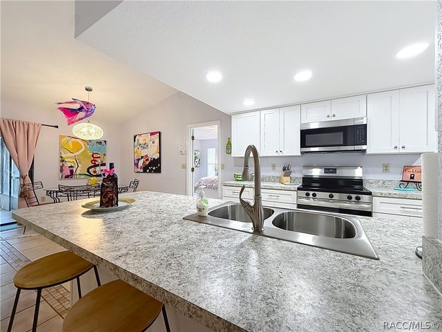8422 W Bradshaw Street, Homosassa, FL 34448