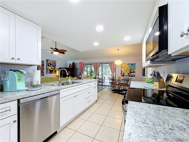 8422 W Bradshaw Street, Homosassa, FL 34448