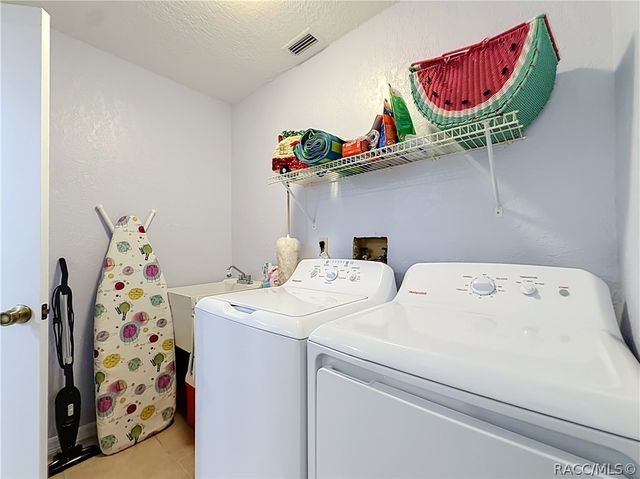 8422 W Bradshaw Street, Homosassa, FL 34448