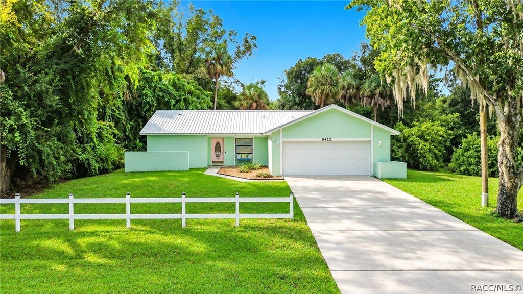 8422 W Bradshaw Street, Homosassa, FL 34448