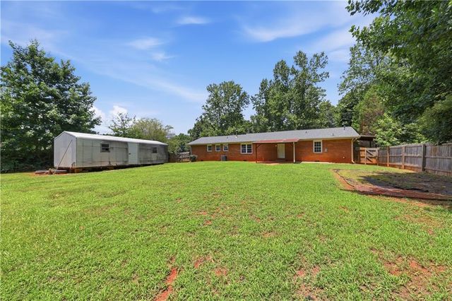 6556 Glenwood Drive, Douglasville, GA 30135