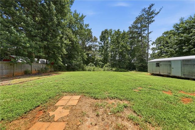 6556 Glenwood Drive, Douglasville, GA 30135