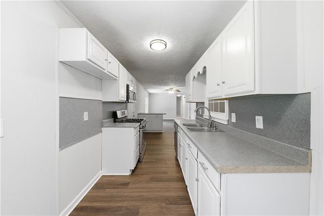 6556 Glenwood Drive, Douglasville, GA 30135