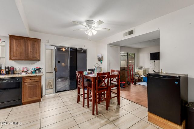 8802 N NEW WORLD Drive, Glendale, AZ 85302