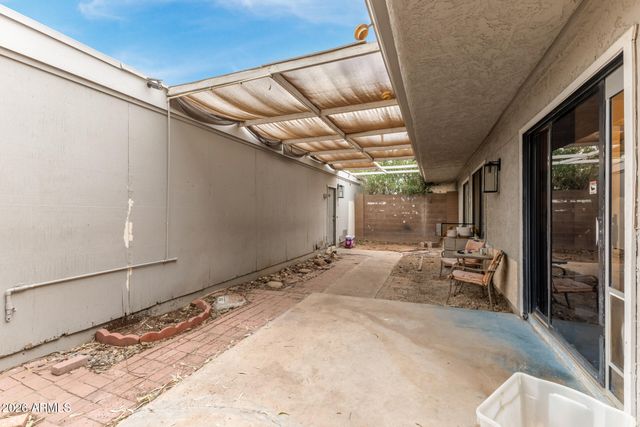 8802 N NEW WORLD Drive, Glendale, AZ 85302