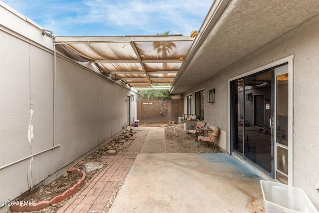 8802 N NEW WORLD Drive, Glendale, AZ 85302