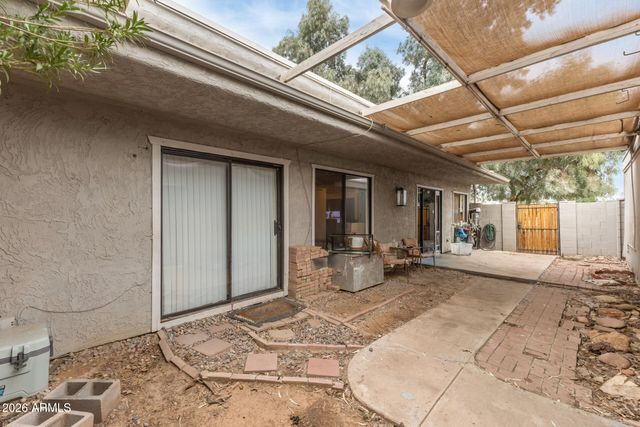 8802 N NEW WORLD Drive, Glendale, AZ 85302