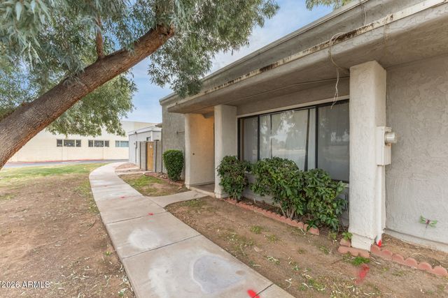 8802 N NEW WORLD Drive, Glendale, AZ 85302