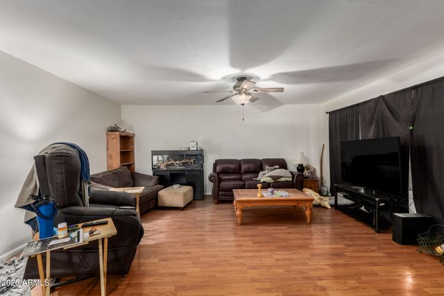 8802 N NEW WORLD Drive, Glendale, AZ 85302