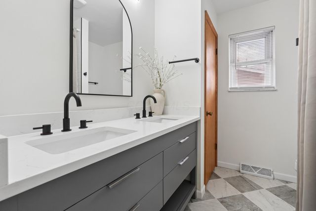 2564 Bryan Circle, Grove City, OH 43123